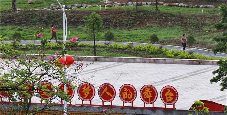 清晨，村民群眾在七拱鎮(zhèn)康體公園跑步。（通訊員供圖） (1).jpg